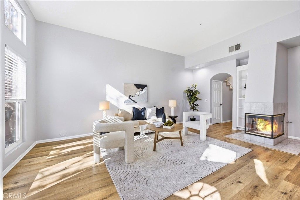 Photo of 261 N Skyline Dr, Thousand Oaks, CA 91362 (MLS # SR26008867)