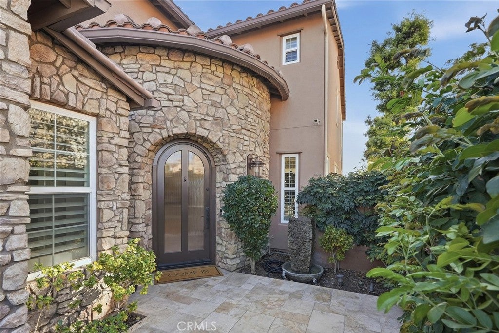 27631 Manor Hill