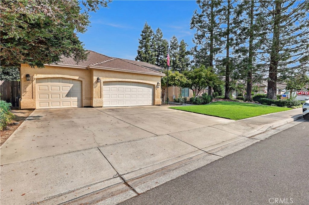 1755 E Tuolumne