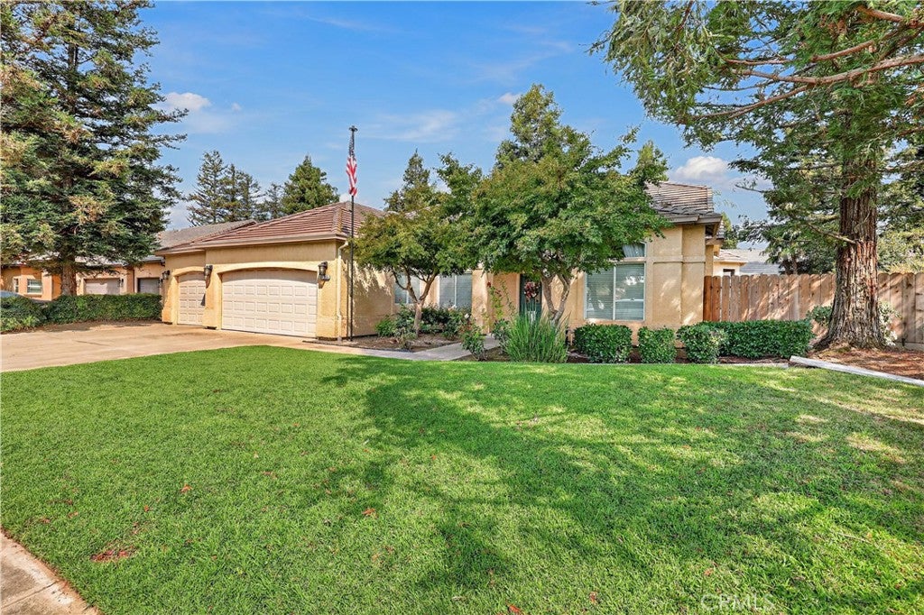 1755 E Tuolumne