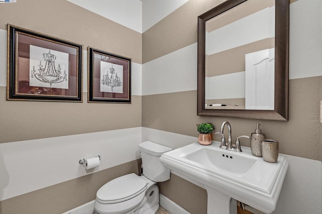 listing image 130728771652442123544