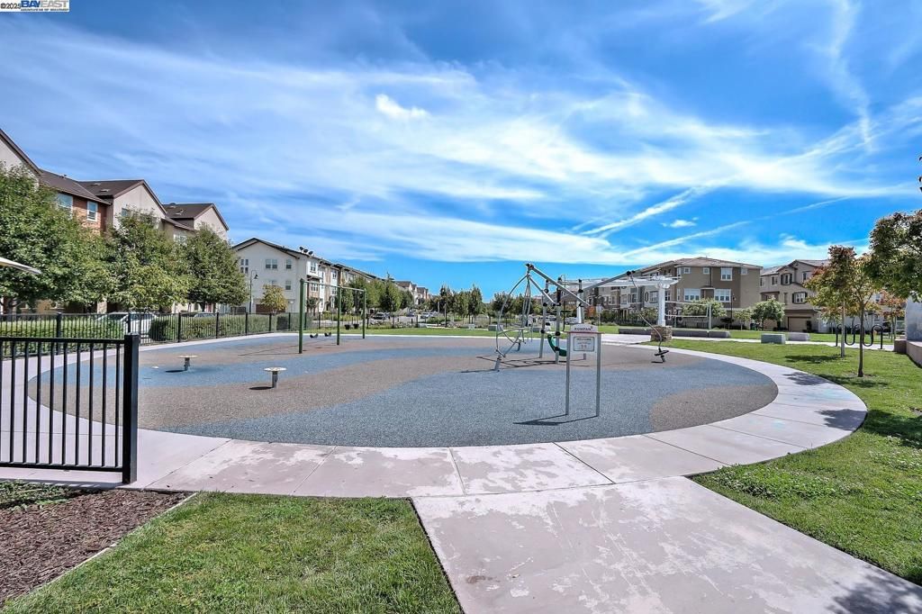 listing image 130721681007826329001