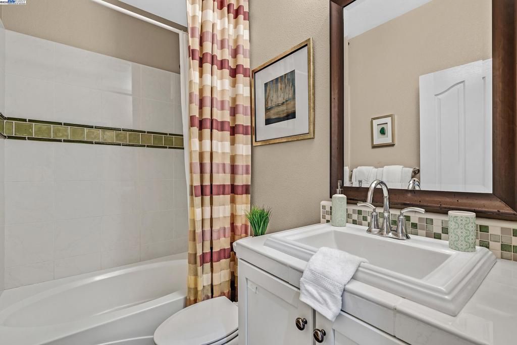 listing image 130725565002351493476