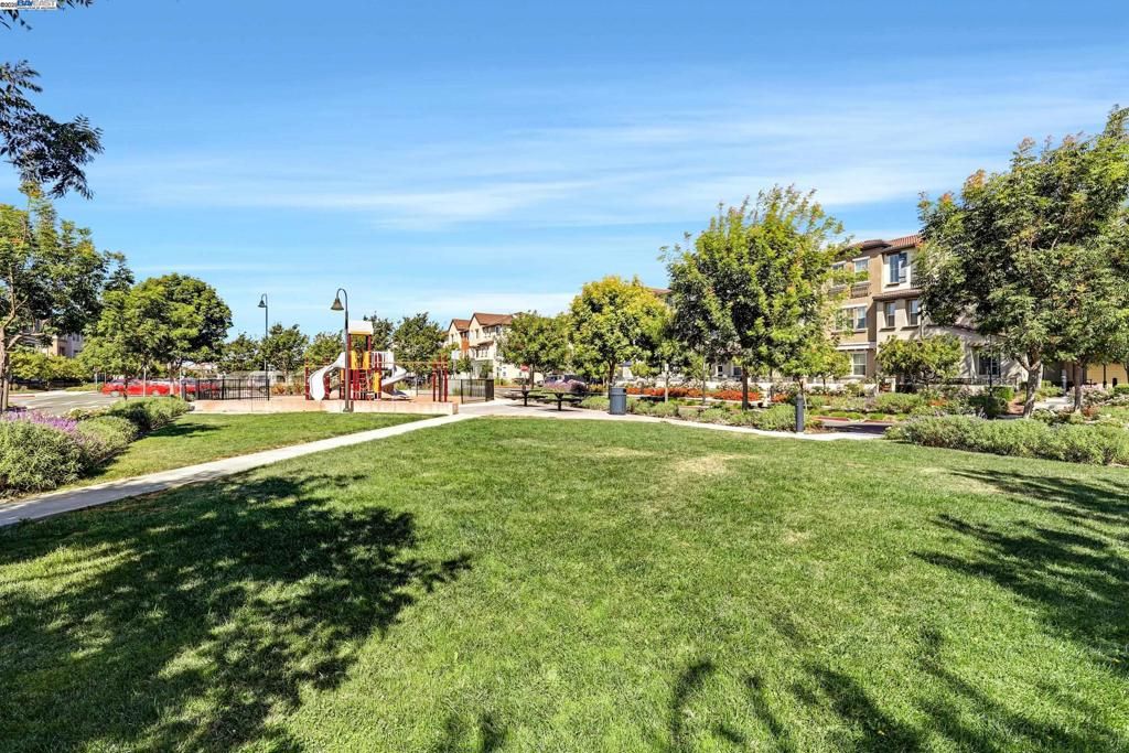 listing image 130726480869460872993