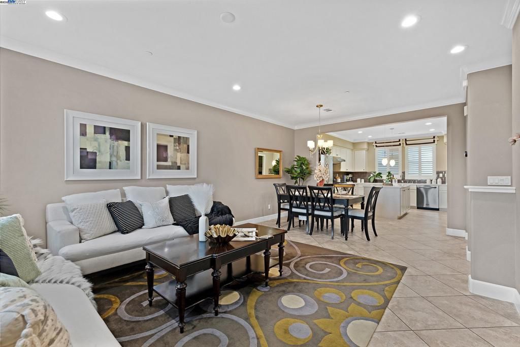 listing image 130720930406003257395