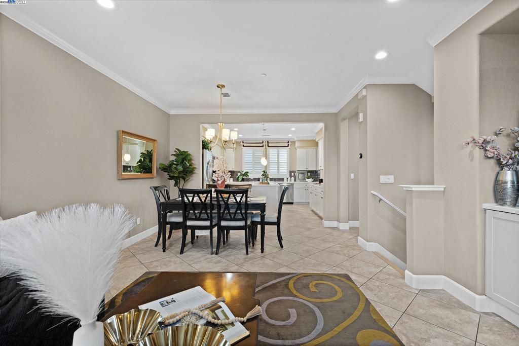 listing image 130727417407115273829