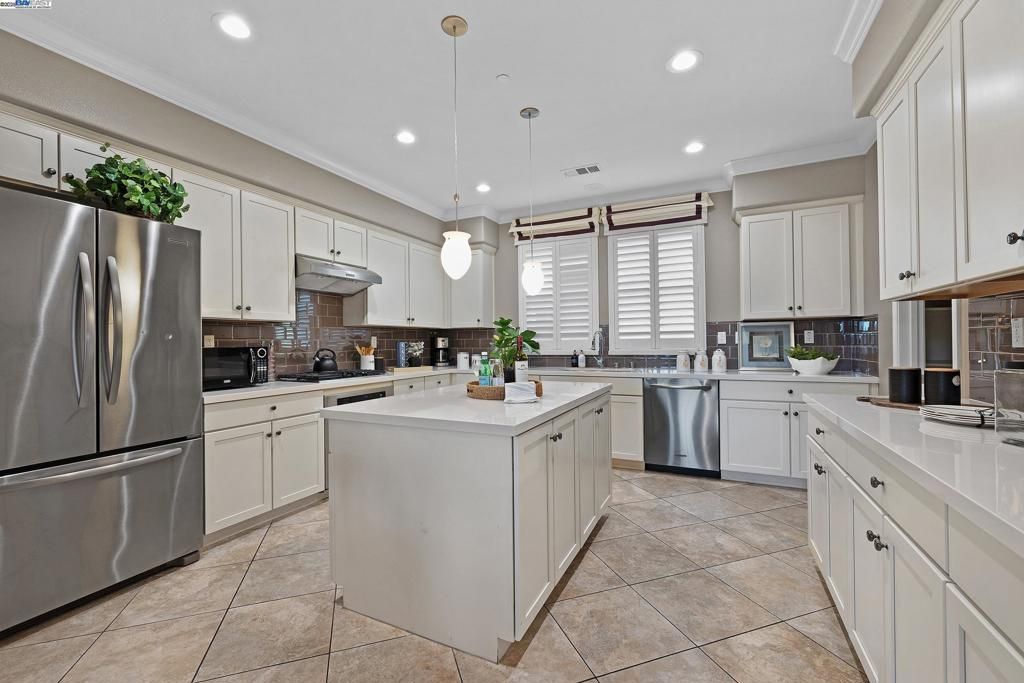 listing image 130723021006351016941