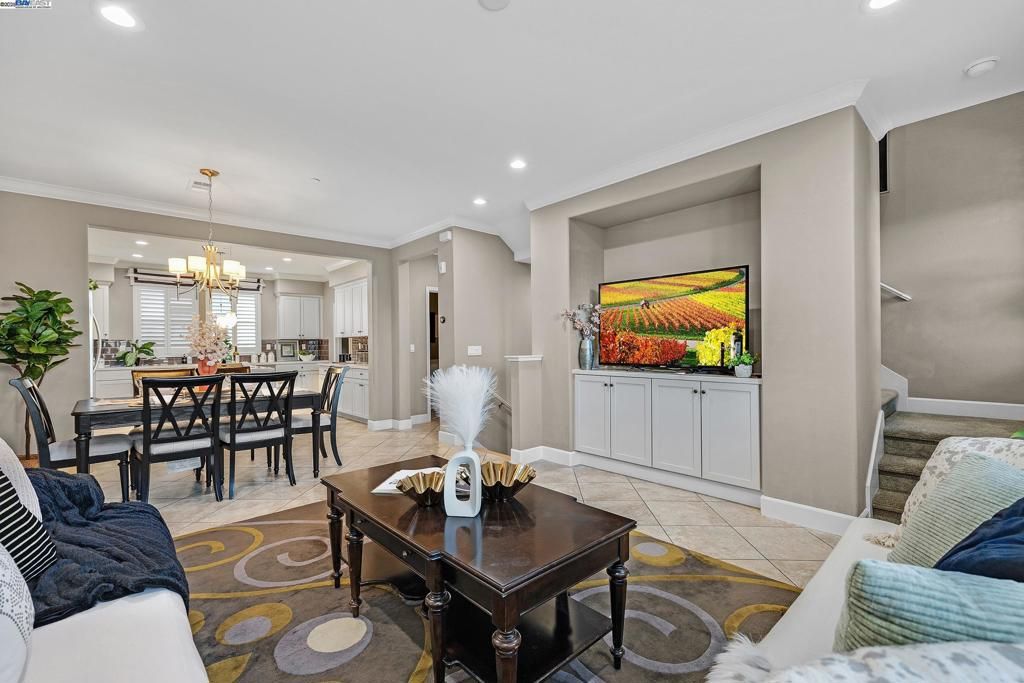listing image 130726303643629608121