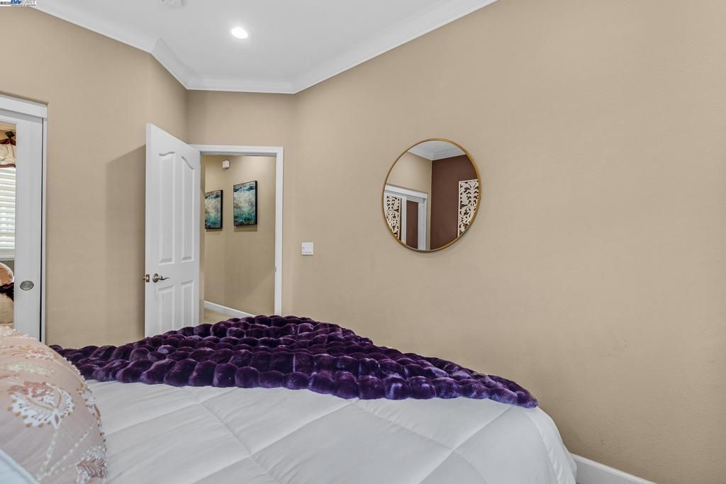 listing image 130721806700429689232
