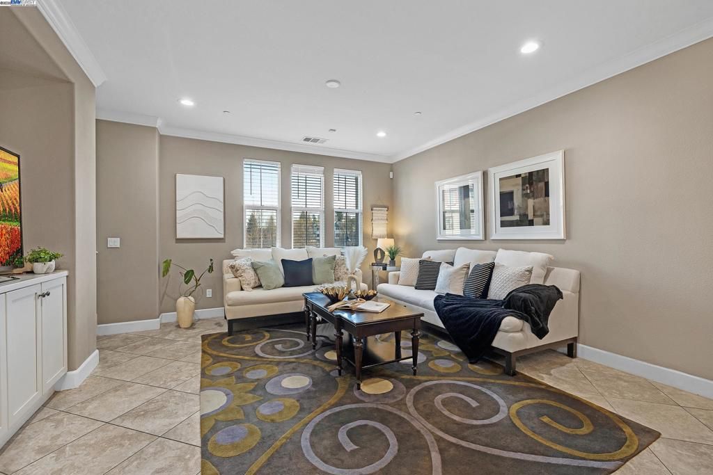 listing image 130727433610963383346