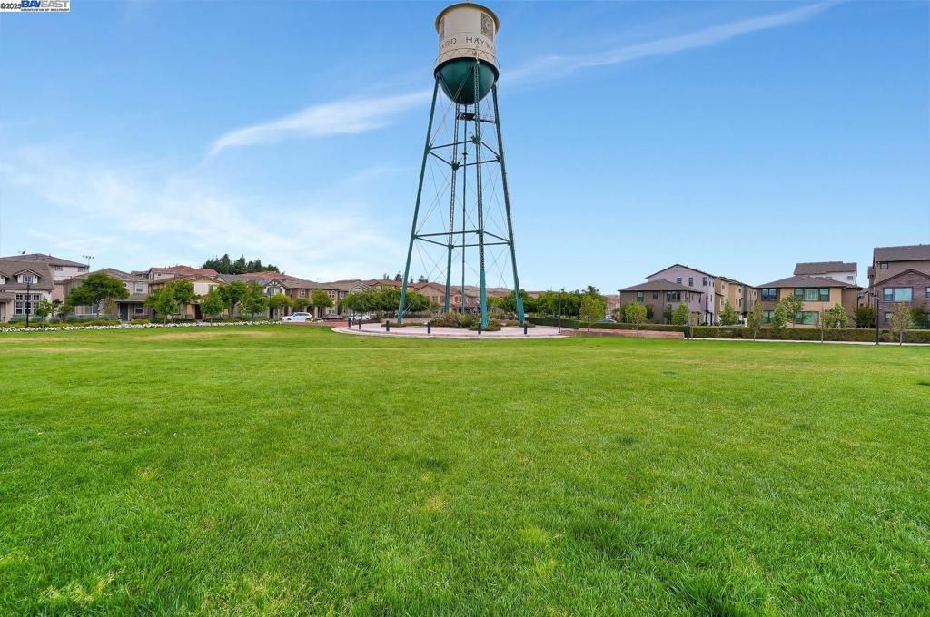 listing image 130726506748216169476