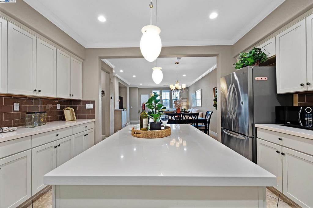 listing image 130722112449909650757