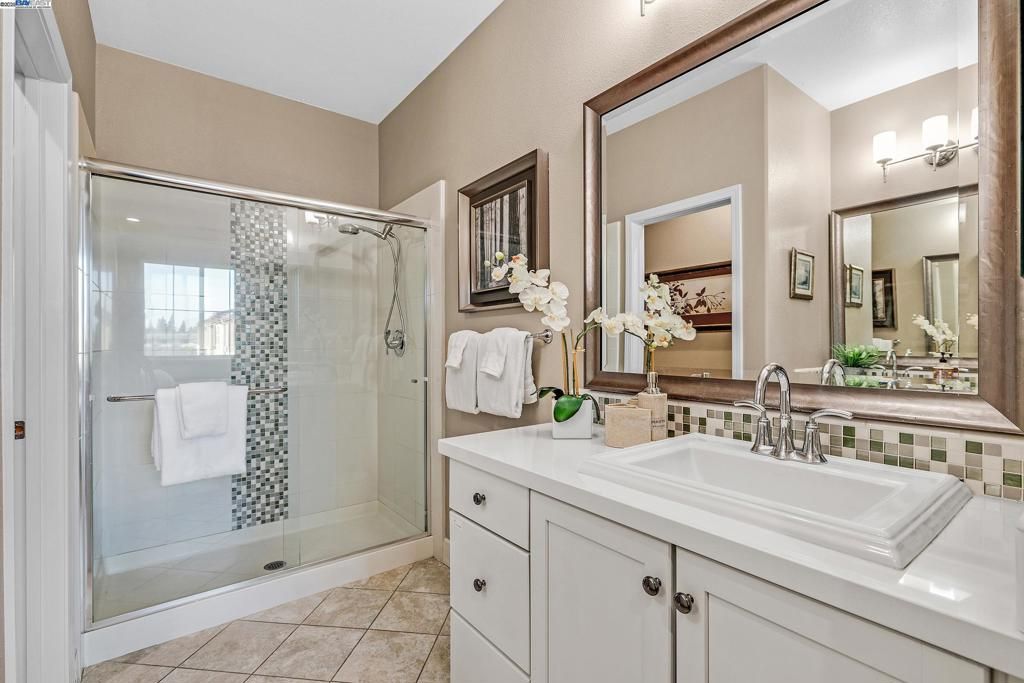 listing image 130726569662575974402