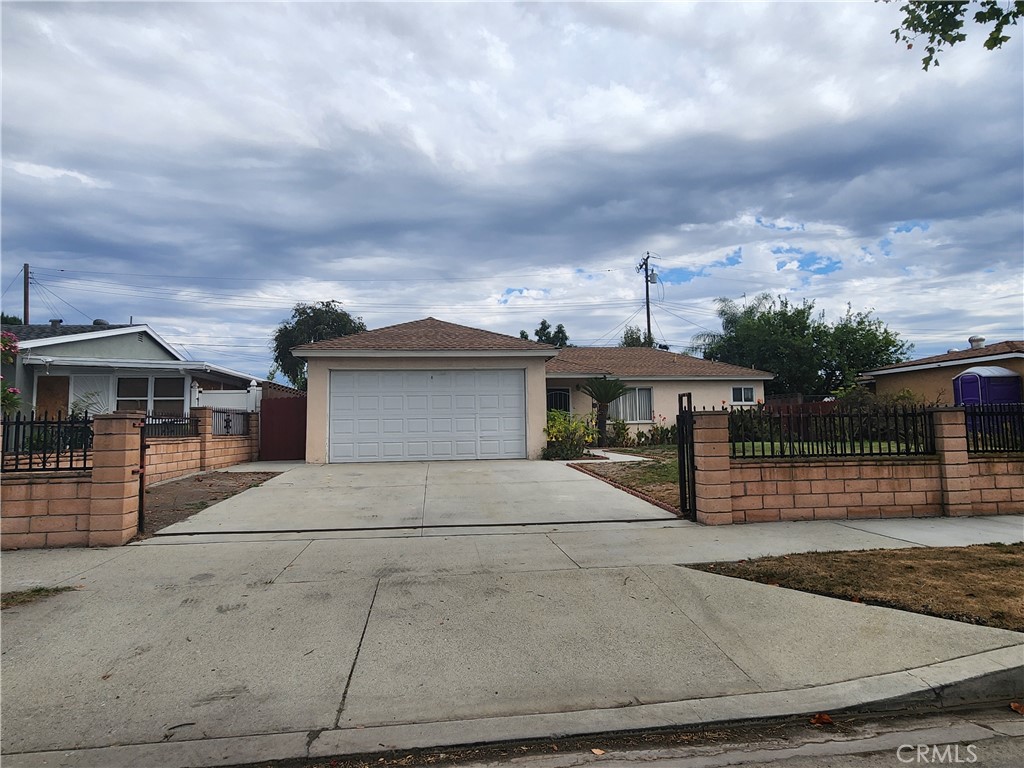 2282 S Palomares