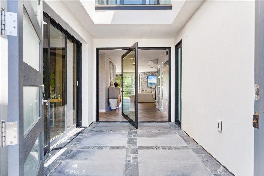 Photo of 552 Seaward Rd Rd, Corona Del Mar, CA 92625 (MLS # OC25110483)