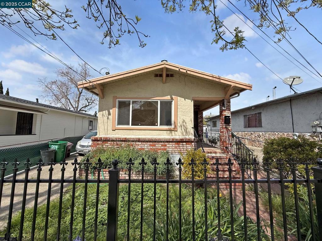 Charming Bungalow with Tons of Potential! Welcome to 2129 Harrington Ave, Oakland This classic bungalow located on Harrington Avenue has 2 bedrooms, 1.5 baths and offers vintage charm with the perfect opportunity to make it your own. This home has solid bones, a stucco exterior, dual pane windows & room to expand.
