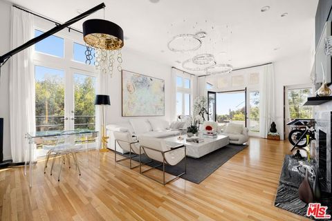 Photo of 9314 Lloydcrest Drive, Beverly Hills, CA 90210 (MLS # 25571255)