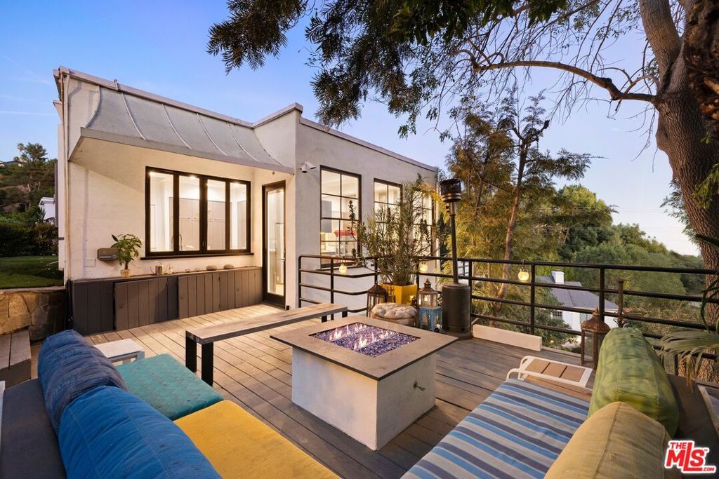 Photo of 9314 Lloydcrest Drive, Beverly Hills, CA 90210 (MLS # 25571255)