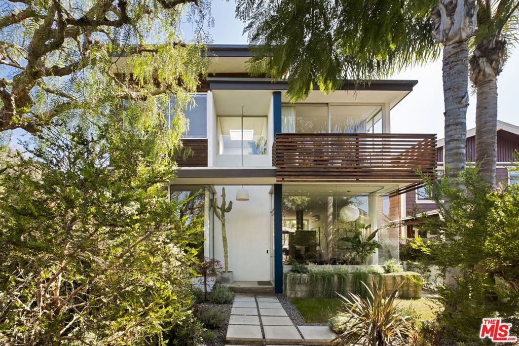 Photo of 764 Nowita Place, Venice, CA 90291 (MLS # 25603127)