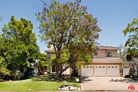 Photo of 5150 Bellaire Avenue, Valley Village, CA 91607 (MLS # 26842519)