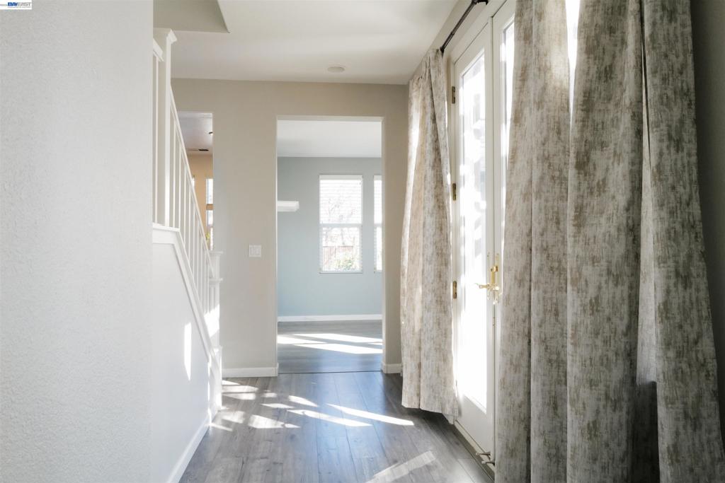 2689 2689 Jackson Ave