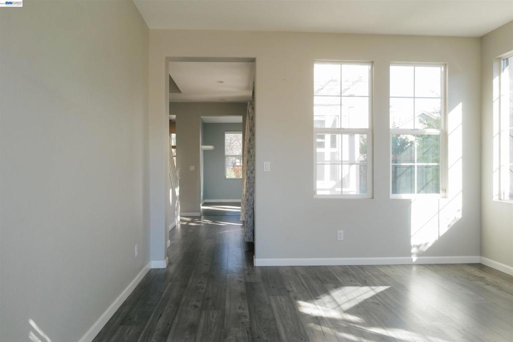 2689 2689 Jackson Ave