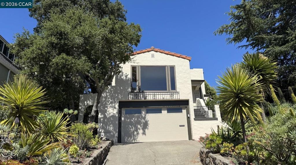 899 Arlington Ave.