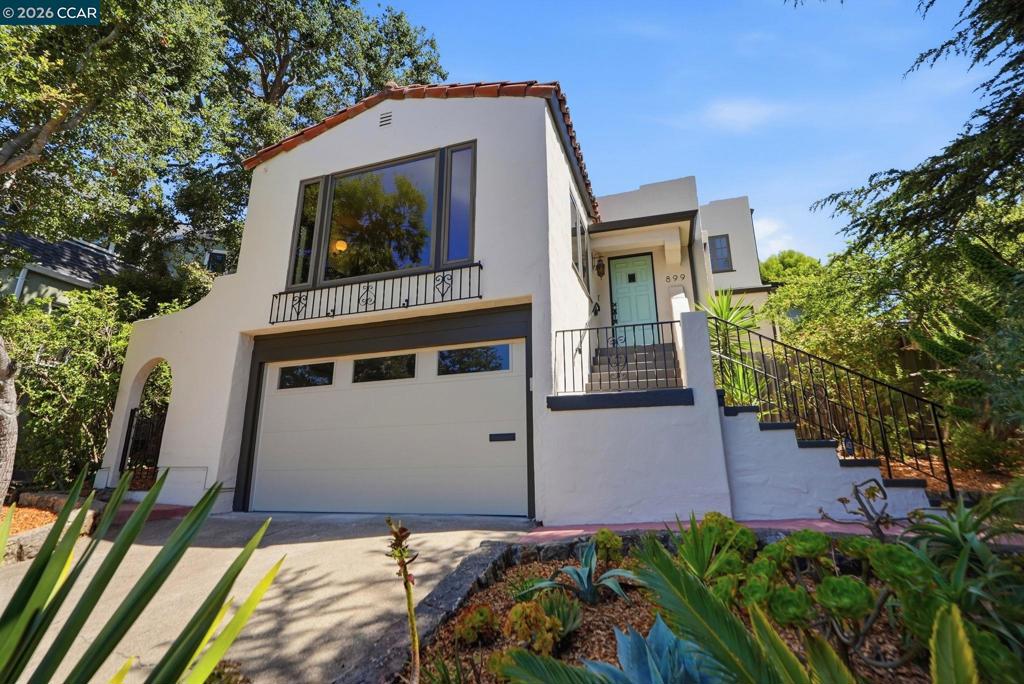 899 Arlington Ave.