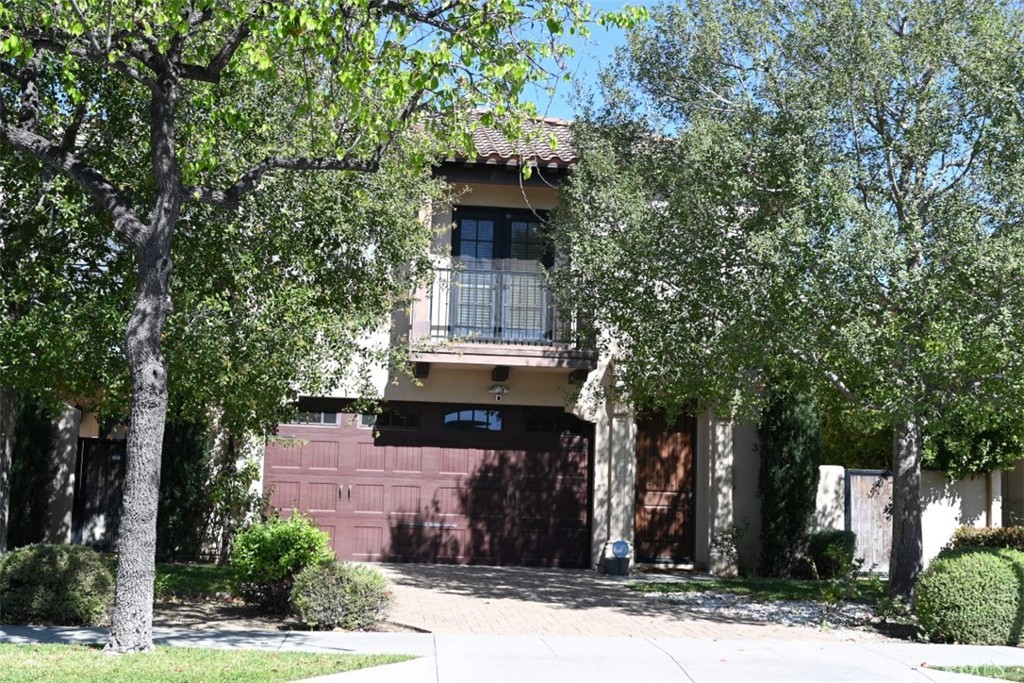 Welcome to this beautifully designed 2-story townhome in the prestigious Arcadia School District. This home features an open floor plan, 3 bedrooms and 2.5 baths, crown mouldings, with total of 1,393 sqft living space. Kitchen with contemporary natural wood cabinets and stainless steel appliances, powder room, hardwood flooring downstairs, spacious bedrooms, master bathroom has dual sinks, tub and shower. A private side yard for relaxation or entertaining and a two-car attached garage. Don’t miss the opportunity to own a turnkey home in the heart of Arcadia.