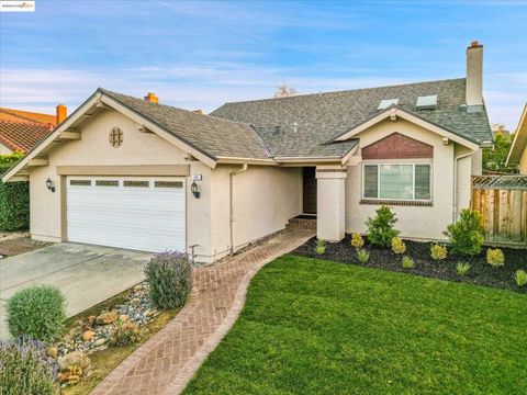 Photo of 224 Woodbridge Cir Cir, San Mateo, CA 94403 (MLS # 41118829)