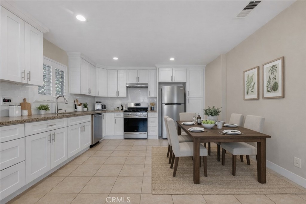 22052 Cantlay Street