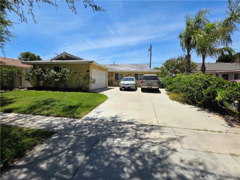 Photo of 27403 Arriola AVE, Saugus, CA 91350 (MLS # SR26153898)
