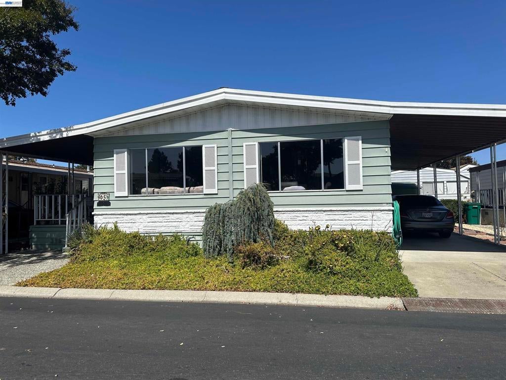 965 New England Village Dr.