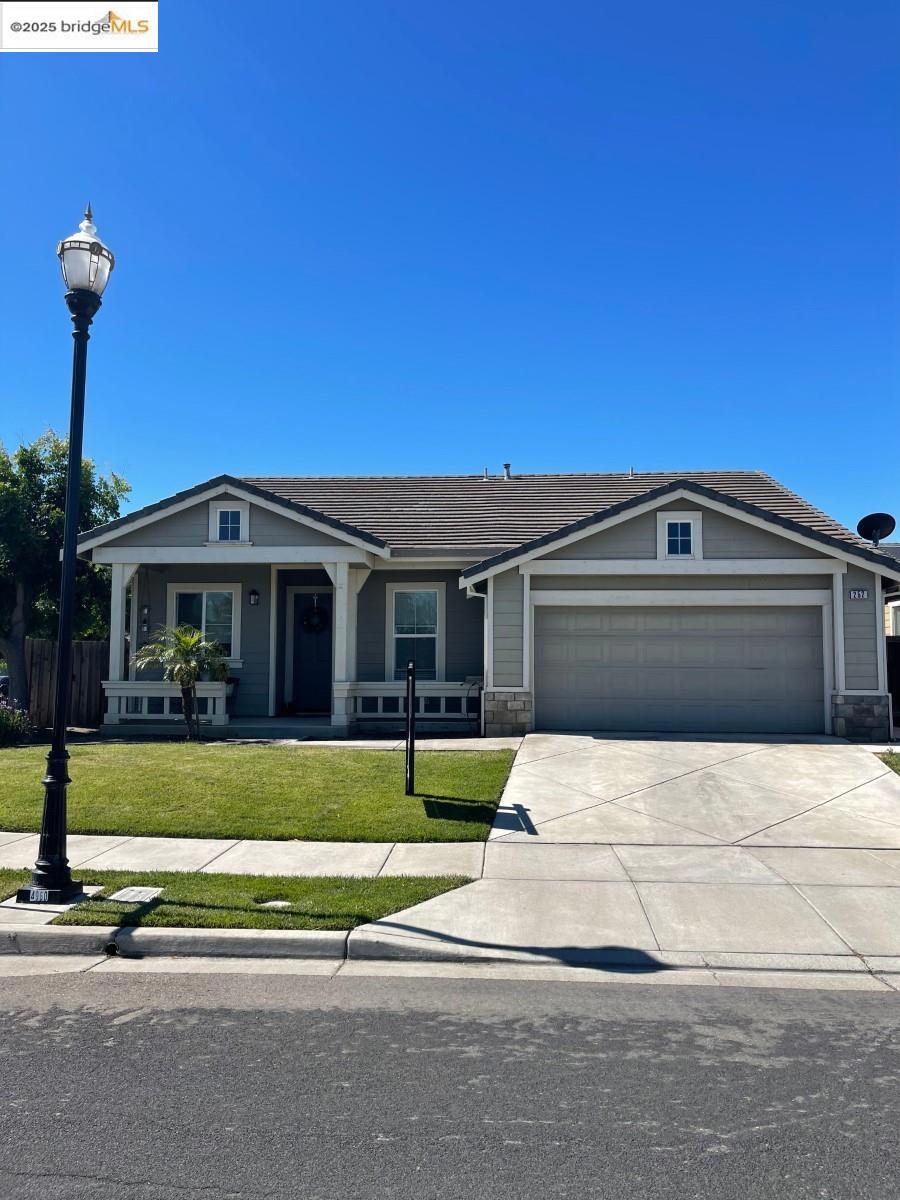 FABULOUS SINGLE STORY ON CORNER..GREAT NEIGHBORHOOD CENTRALLY LOCATED IN BRENTWOOD. NEWER PAINT AND CARPET THROUGHOUT 3 BEDS/2BATH OPEN FLOOR PLAN WITH KITCHEN OVERLOOKING LIVING AREA..FULLY FENCED WITH PATIO ...READY FOR OCCUPANCY 9/5!