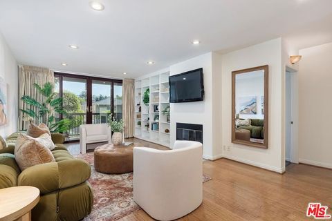 Photo of 1351 N Crescent Heights Boulevard #207, West Hollywood, CA 90046 (MLS # 26669967)