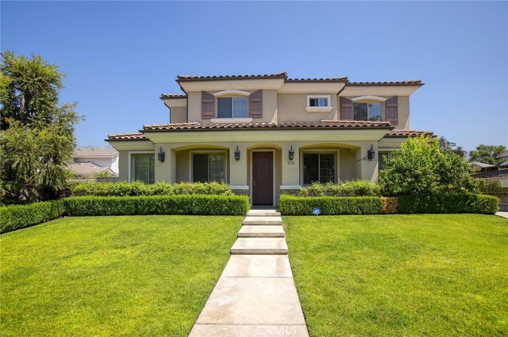 535 W Lemon AVE