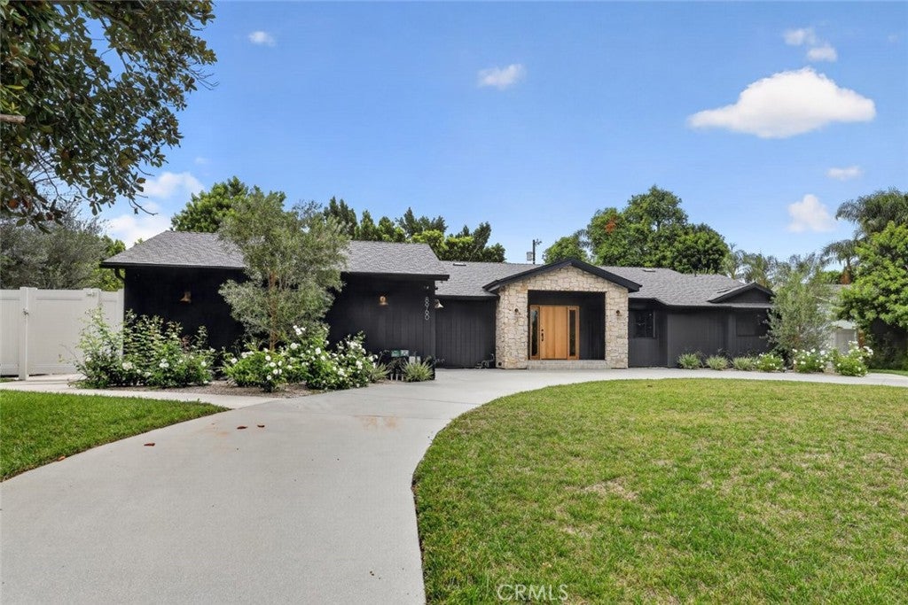 8960 Oak Park Avenue