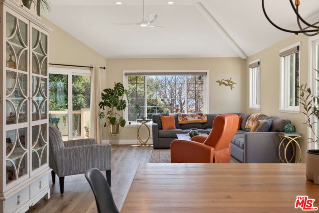 686 Island View Circle