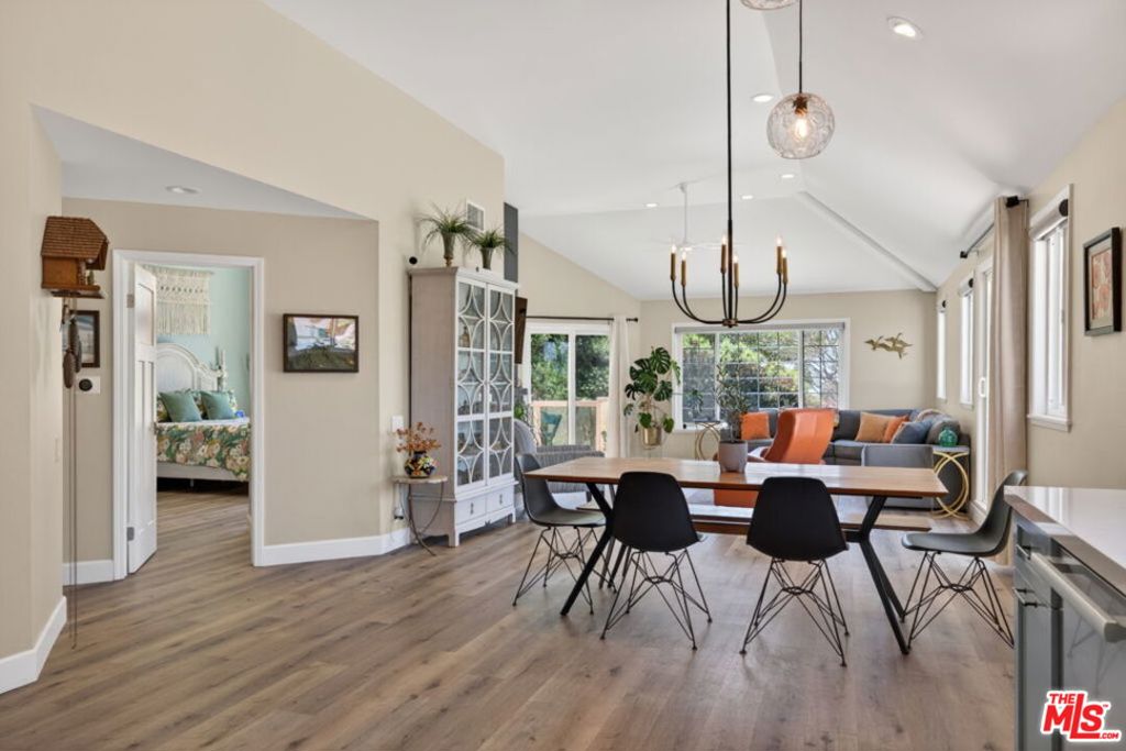 686 Island View Circle