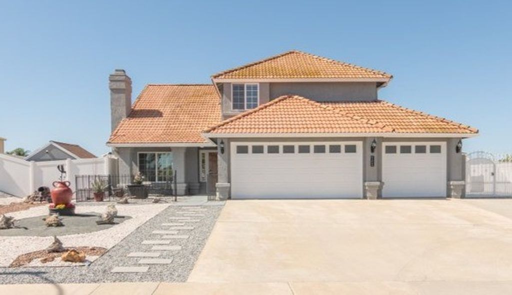 Photo of 41045 Willowbend Dr, Murrieta, CA 92563 (MLS # SW26071469)