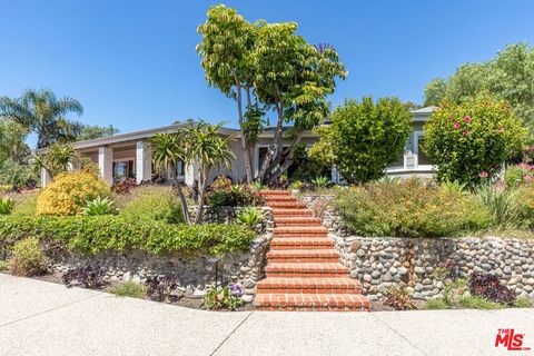 Photo of 28901 Boniface Drive, Malibu, CA 90265 (MLS # 26837233)