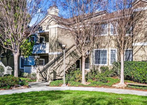 Photo of 936 Owens Lake Drive, San Jose, CA 95123 (MLS # ML82030936)