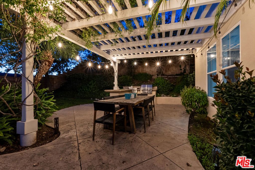 Photo of 3821 Luna Court, Altadena, CA 91001 (MLS # 26652949)