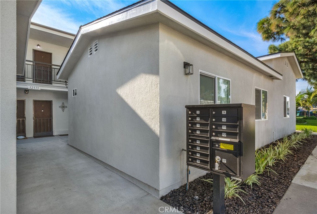 12571 Kensington Lane