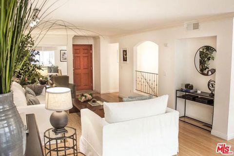 Photo of 1154 S Barrington Avenue #109, Los Angeles, CA 90049 (MLS # 25629477)