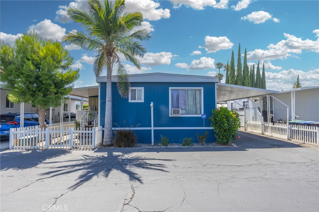 Located in the highly desirable city of Chino Hills, this well-maintained 2-bedroom, 2-bath mobile home offers extra space with two bonus rooms—perfect for a home office, guest space, or hobby area.
Enjoy the comfort of an upgraded kitchen, sleek laminate flooring, and a layout designed for both functionality and comfort. The home is nestled in a peaceful community with reasonable land lease rates, making it a smart and affordable option.
Conveniently located near major shopping centers, restaurants, and everything Chino Hills has to offer, this is a great opportunity to own in a prime area. Don’t miss your chance to call this spacious and upgraded home yours!