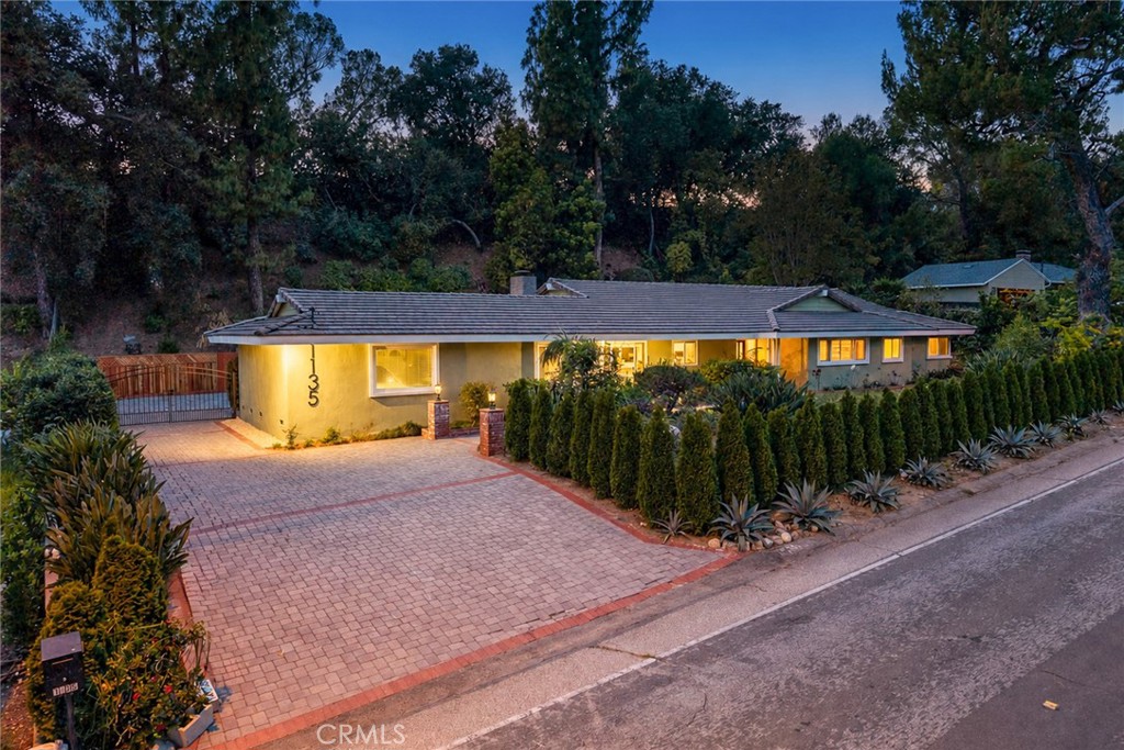 1135 Sierra Madre Villa Avenue
