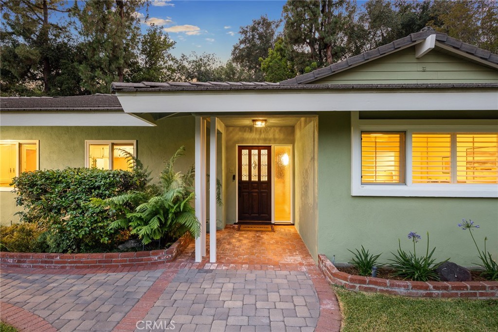 1135 Sierra Madre Villa Avenue