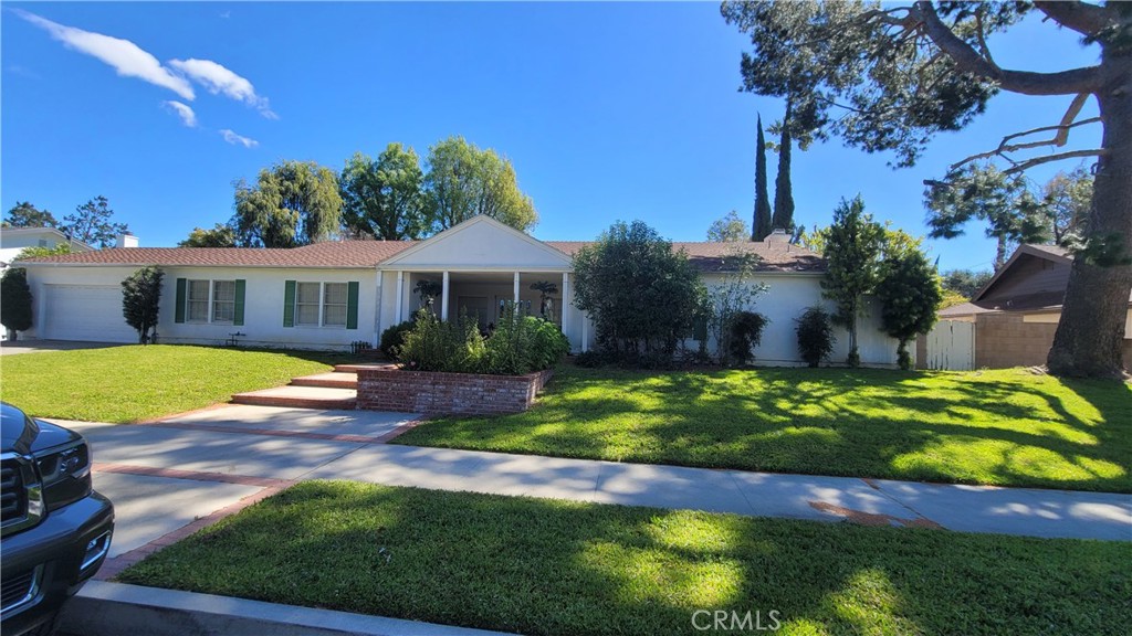 Welcome to this beautifully maintained 4-bedroom, 2.5-bathroom home located in a quiet and highly desirable neighborhood. Situated on an expansive 16,000 sq ft lot, this one-story gem offers a perfect blend of comfort, space, and indoor-outdoor living. Step inside to discover a bright and open floor plan, featuring a large kitchen ideal for entertaining and family gatherings. The spacious living and dining areas flow seamlessly, creating a warm and inviting atmosphere. Enjoy the convenience of an indoor laundry room and a two-car attached garage. The true highlight of this property is the oversized backyard—an entertainer’s dream! With a generous pool, ample patio space, and room to create your own outdoor oasis, the possibilities are endless.
Don't miss your chance to own this rare one-level home in a fantastic neighborhood. Whether you're relaxing by the pool or hosting family and friends, this property offers it all!