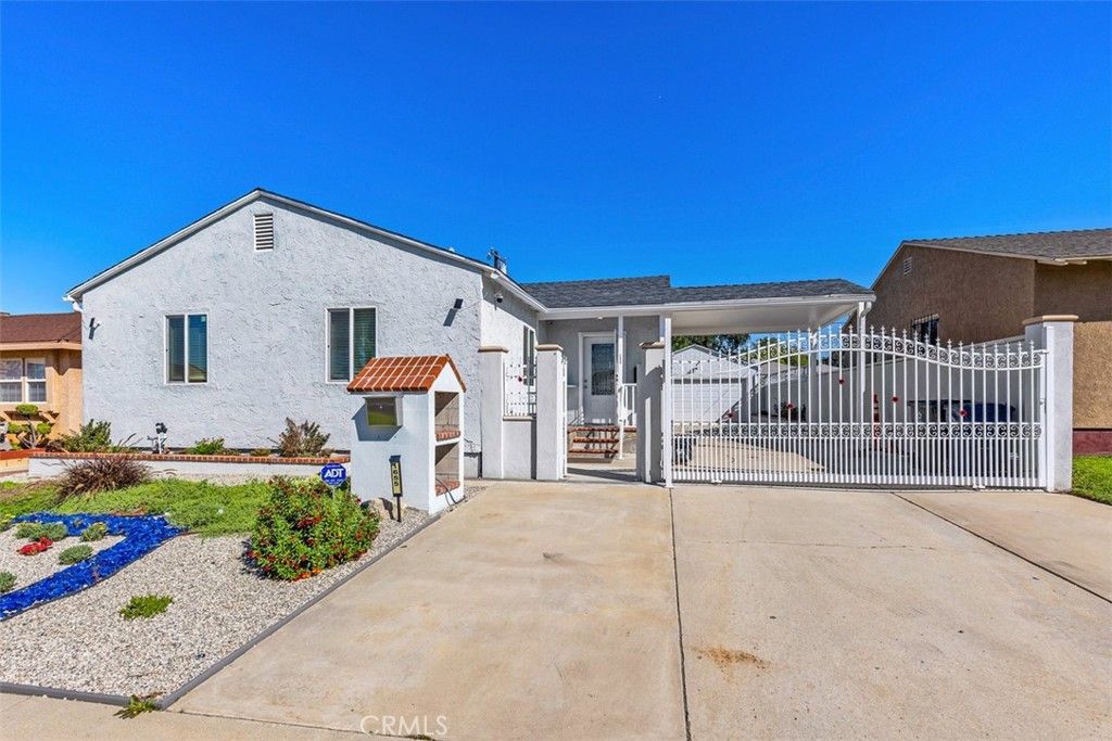 Photo of 1655 W 110th St, Los Angeles, CA 90047 (MLS # OC26059552)